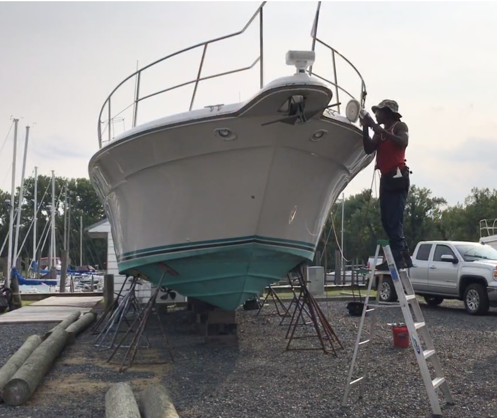 Boat polishing and oxidation removal service
